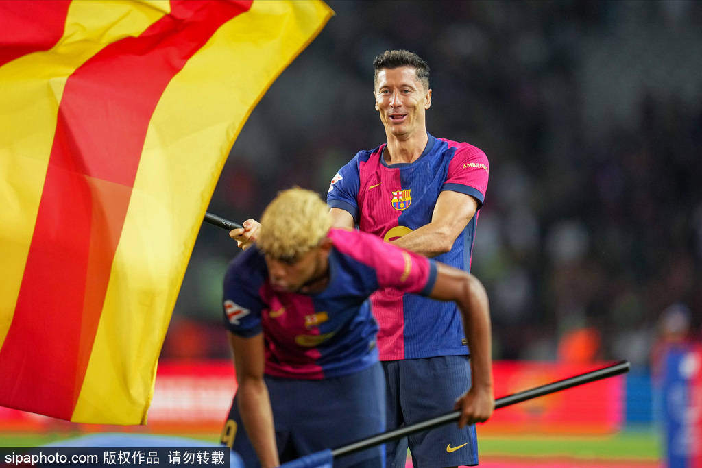 西甲风云再起！巴萨五虎将问鼎年度最佳？弗里克PK西蒙尼，莱万亚马尔挑战姆巴佩！